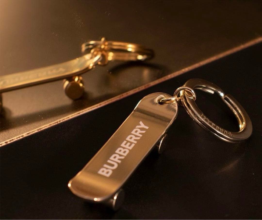 ◇新品未使用 BURBERRY バーバリー スケートボード キーリング
