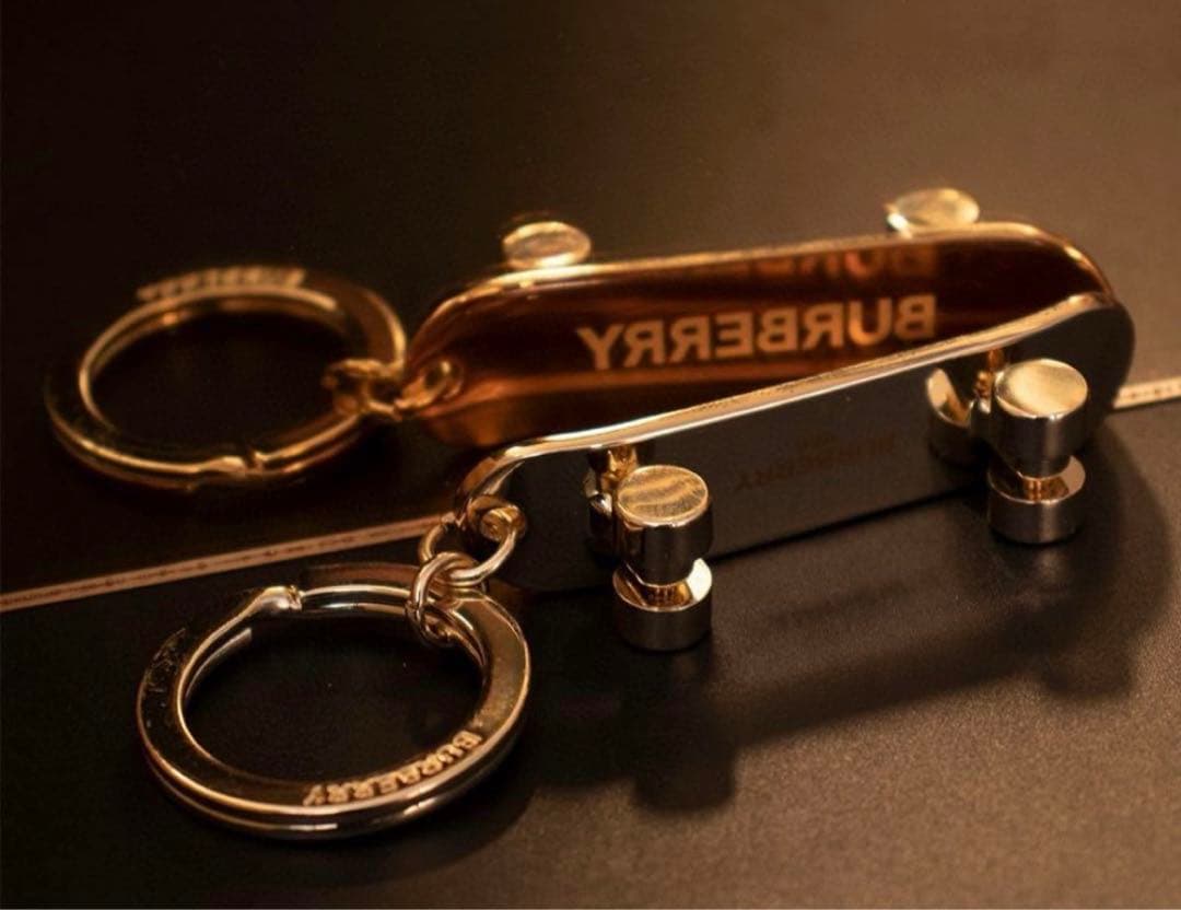 ◇新品未使用 BURBERRY バーバリー スケートボード キーリング