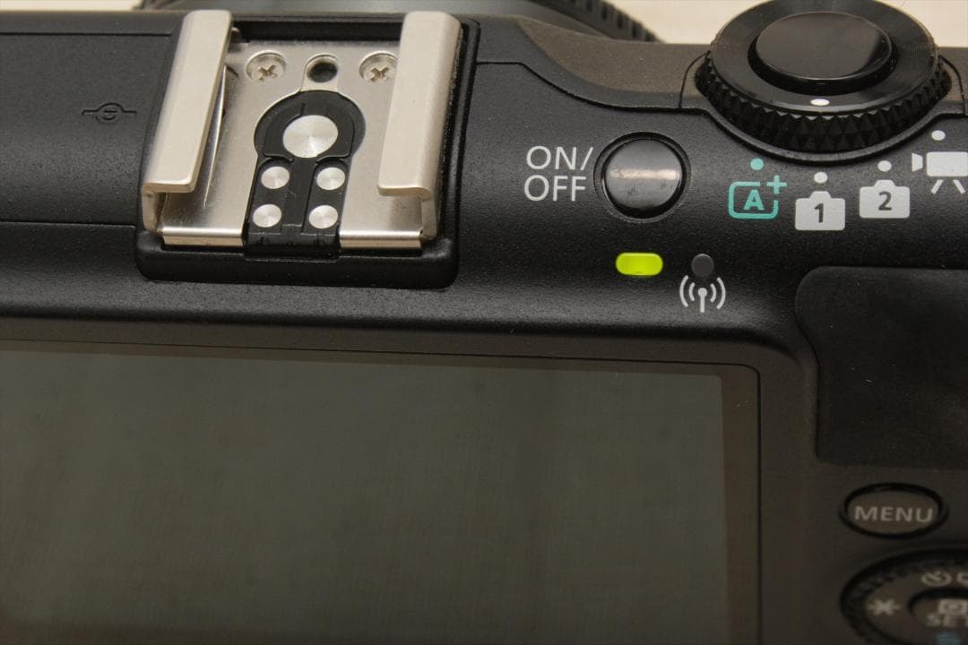 ホアン様専用！Canon EOS M2 ボディ ジャンク - メルカリ