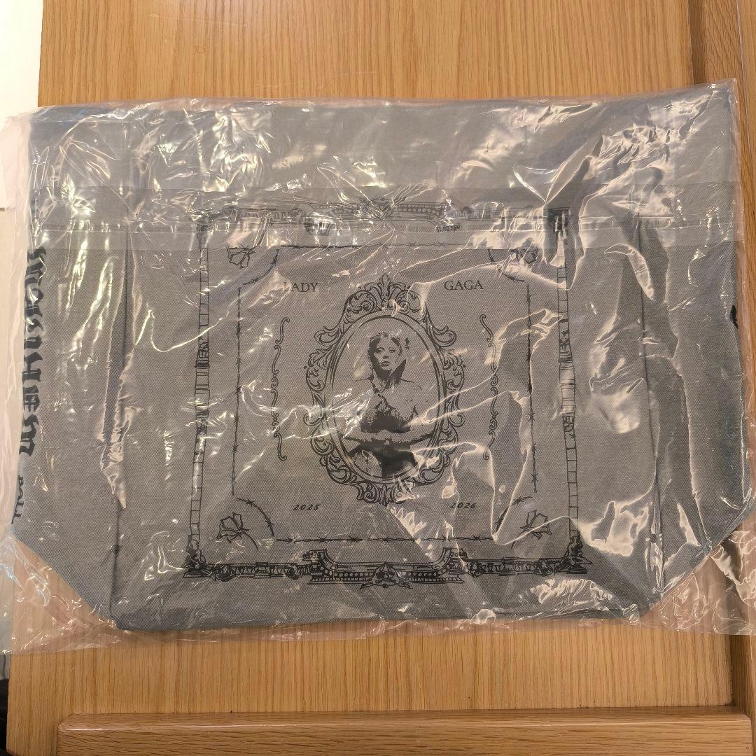早い者勝ち】LADY GAGA MAYHEM BALL会場限定トートグレー - メルカリ