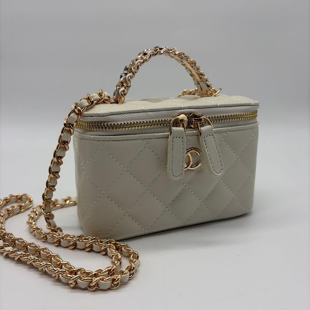 シャネル ラインストーンハンドルチェーンショルダーバッグホワイト