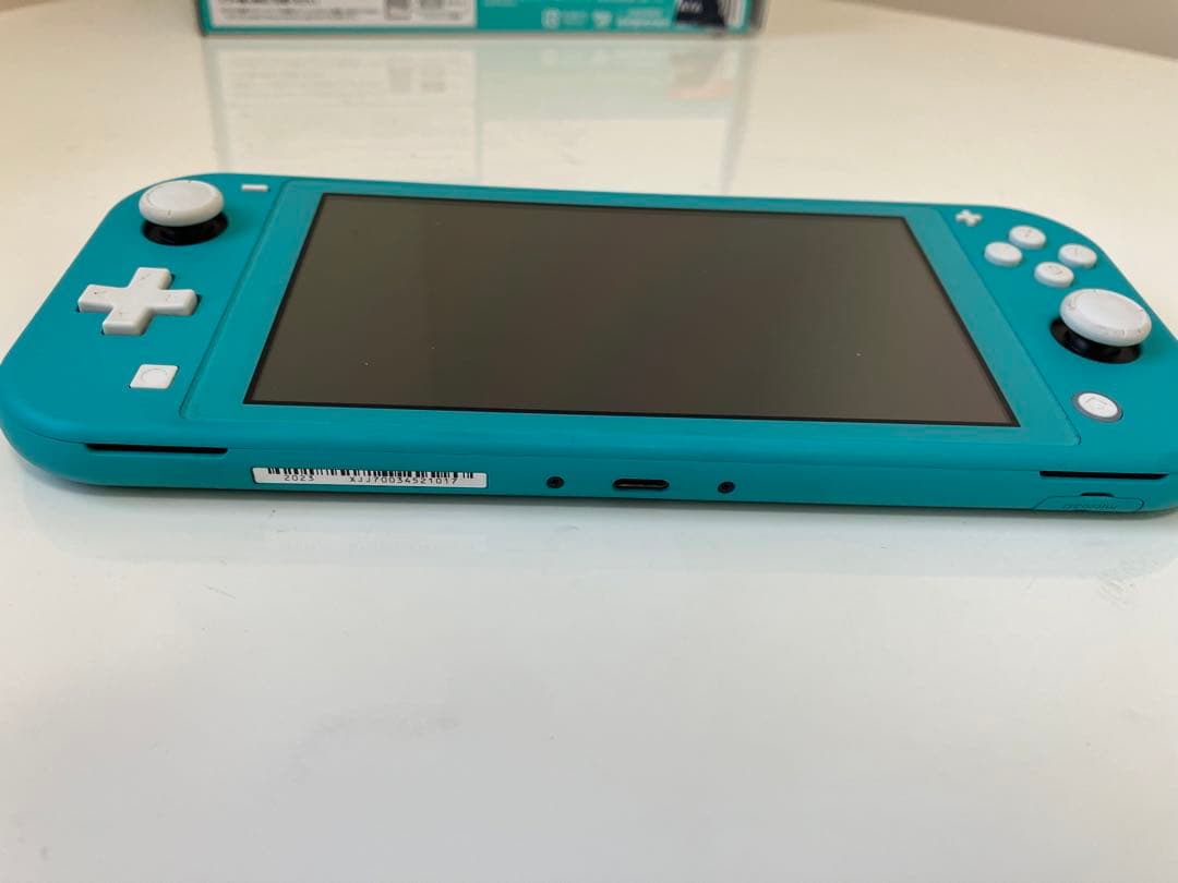 《Nintendo Switch Lite 本体》