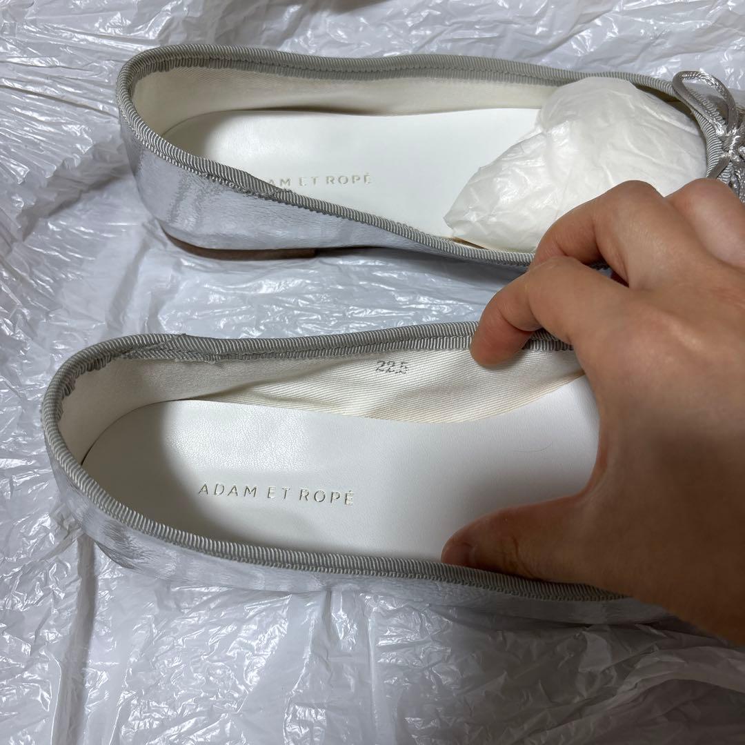 ADAM ET ROPÉ シルバー フラットシューズ 22.5cm 新品