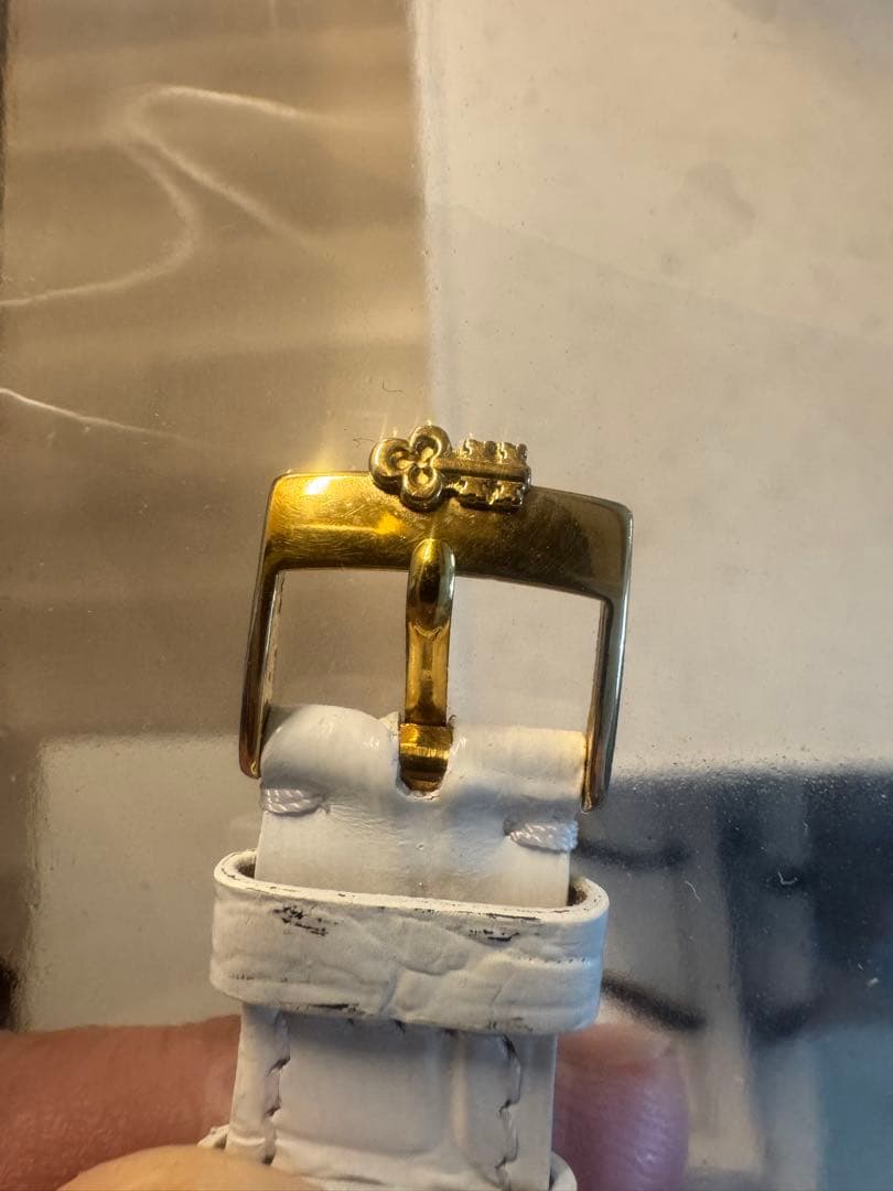 CORUM ゴールド ホワイトレザー 時計 動きません。金に換算で CORUM