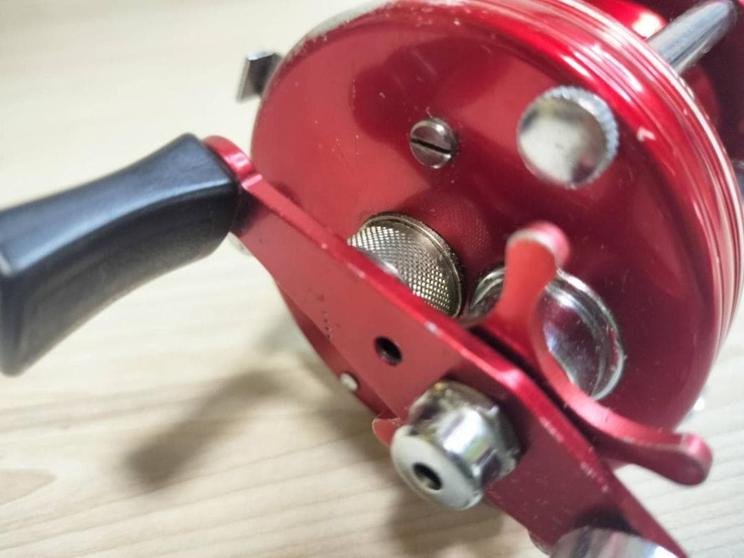 アブガルシア アンバサダー5000 ビンテージ リール abu レッド - メルカリ