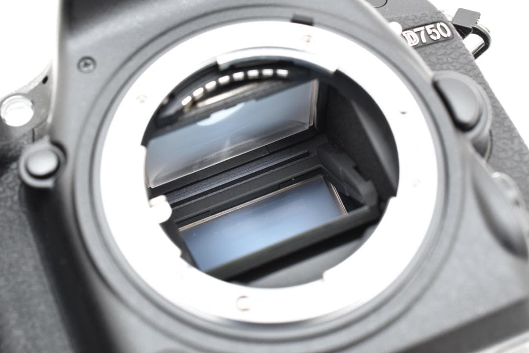 ほぼ新品 ニコン　Nikon D750 ボディ 《ショット数496回》 1200