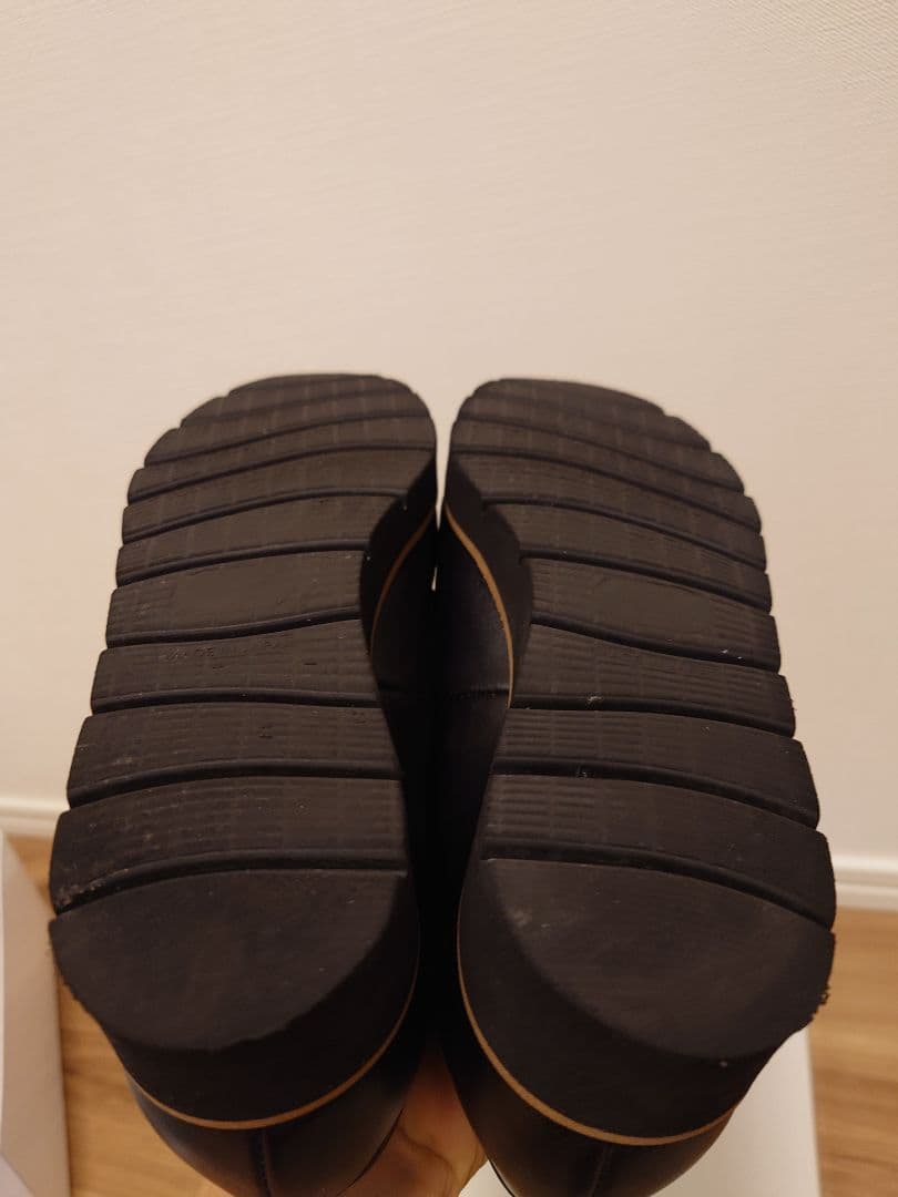 【美品】DIANA タッセル付き黒レザー厚底ローファー 22.0cm