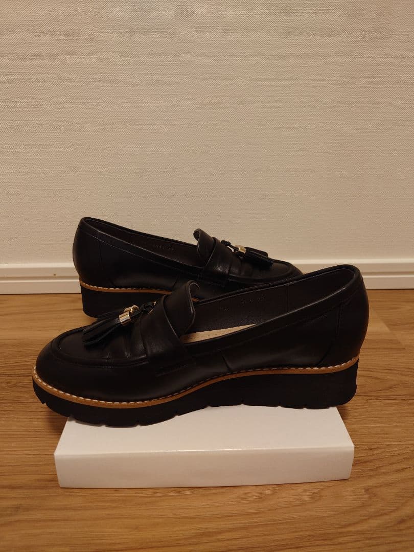 【美品】DIANA タッセル付き黒レザー厚底ローファー 22.0cm
