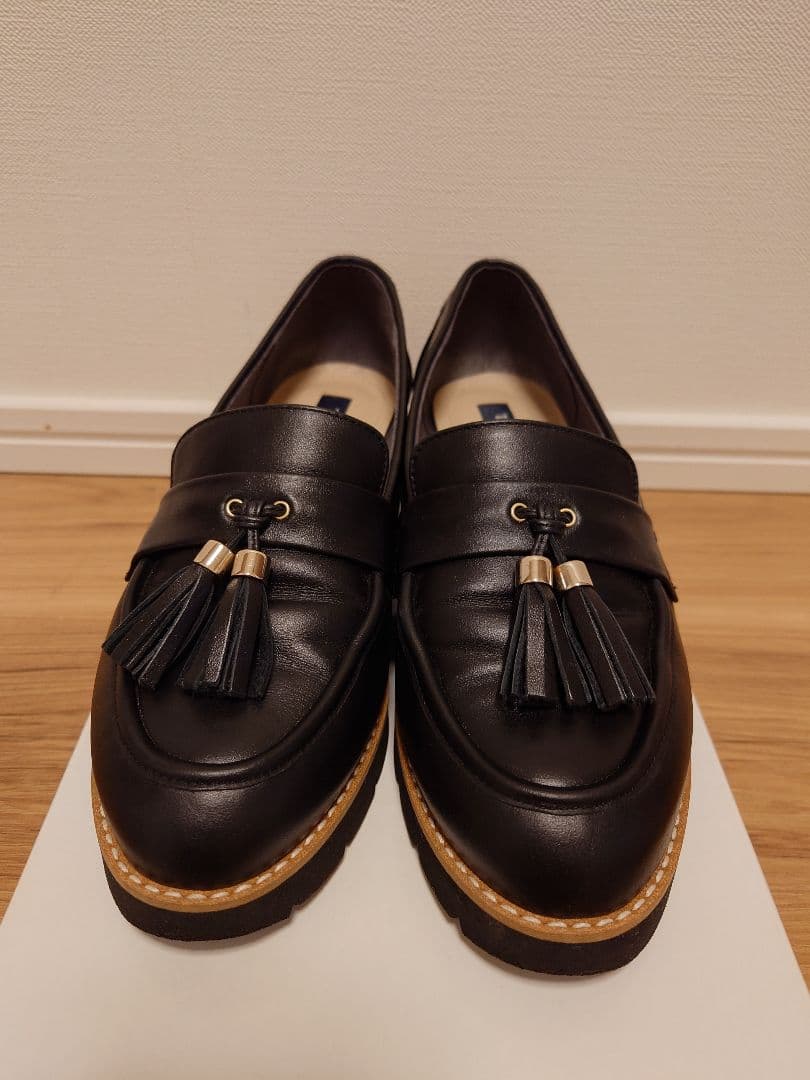【美品】DIANA タッセル付き黒レザー厚底ローファー 22.0cm