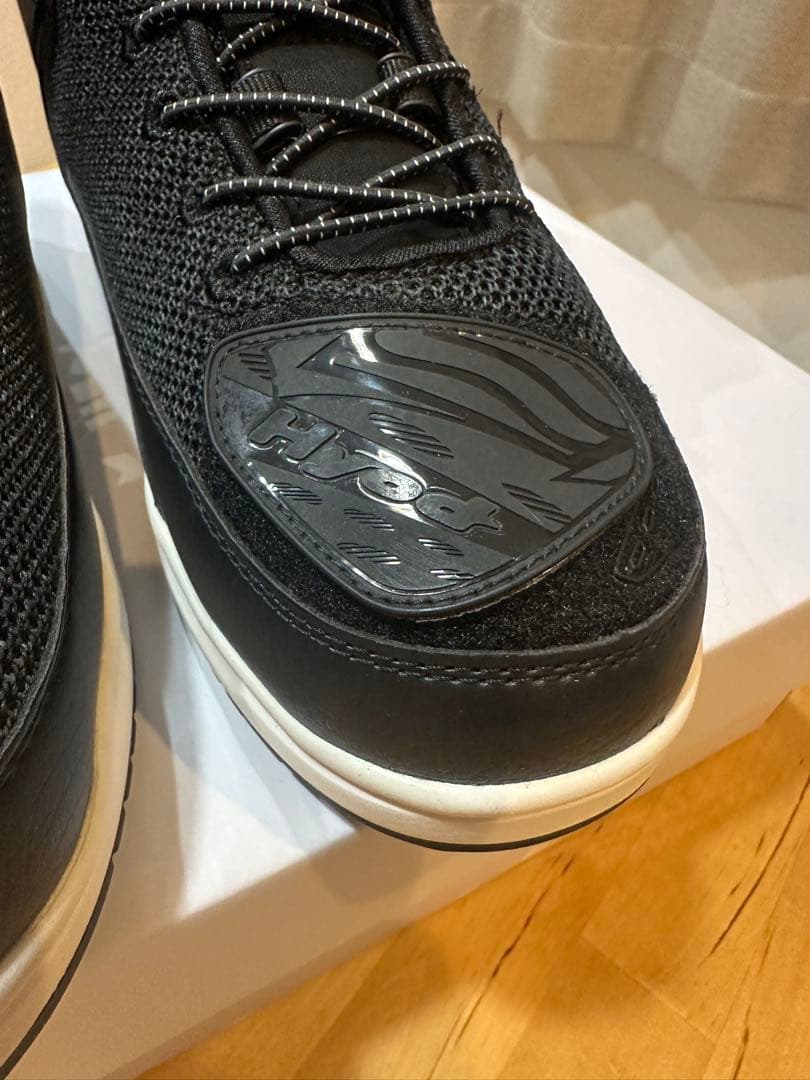 HYOD スニーカー 黒 25.5cm（新品未使用）