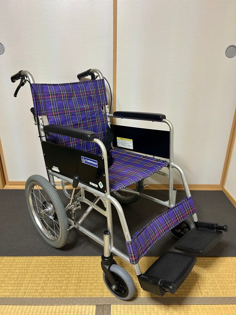 カワムラサイクル アルミ製標準型車いす 介助式 エアタイヤ Amazon | 【非課税】カワムラサイクル アルミ製標準車いす エアタイヤ