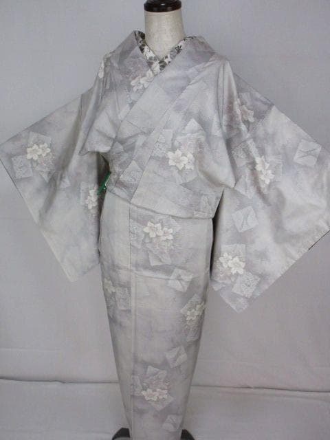 新古品！白大島紬＊7マルキ＊本場大島紬＊色紙文＊着物＊159cm