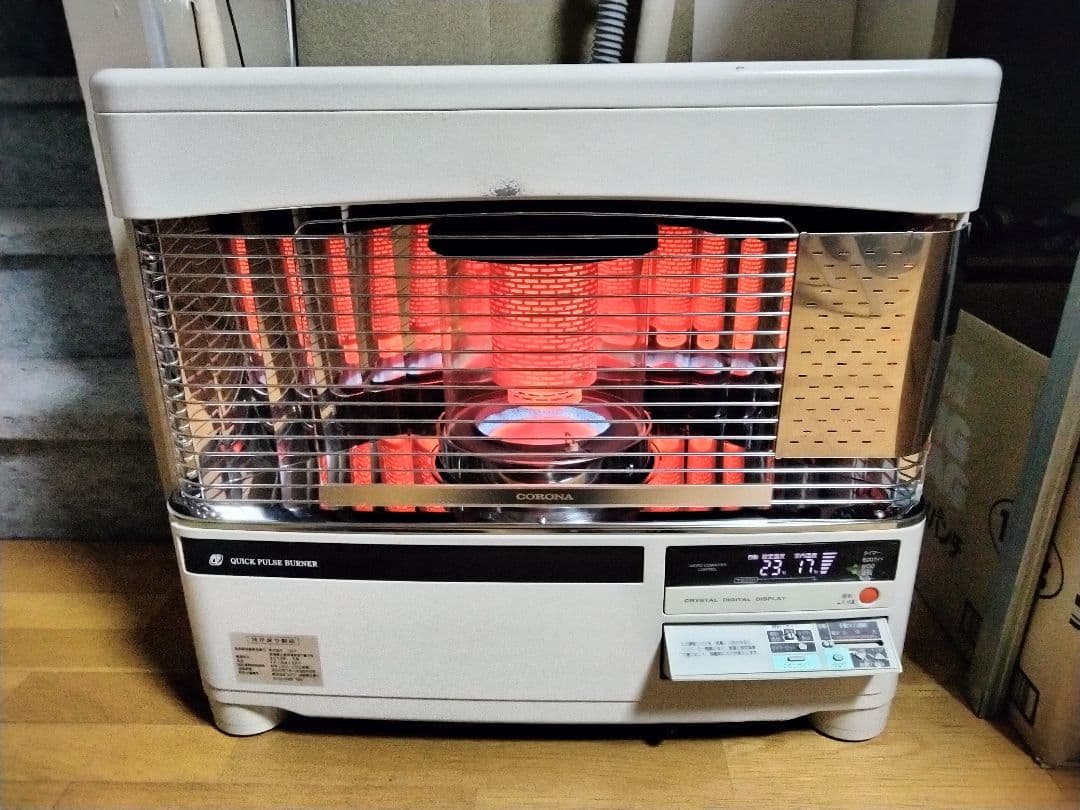 引き取り及び近郊配達限定出品！札幌発コロナFF石油ストーブ2013年式中古品 引き取り及び近郊配達限定出品！札幌発コロナFF石油ストーブ2013年式