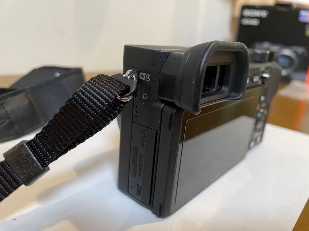 極美品】SONY a6400ミラーレス一眼本体 SDカード64GB液晶フィルム