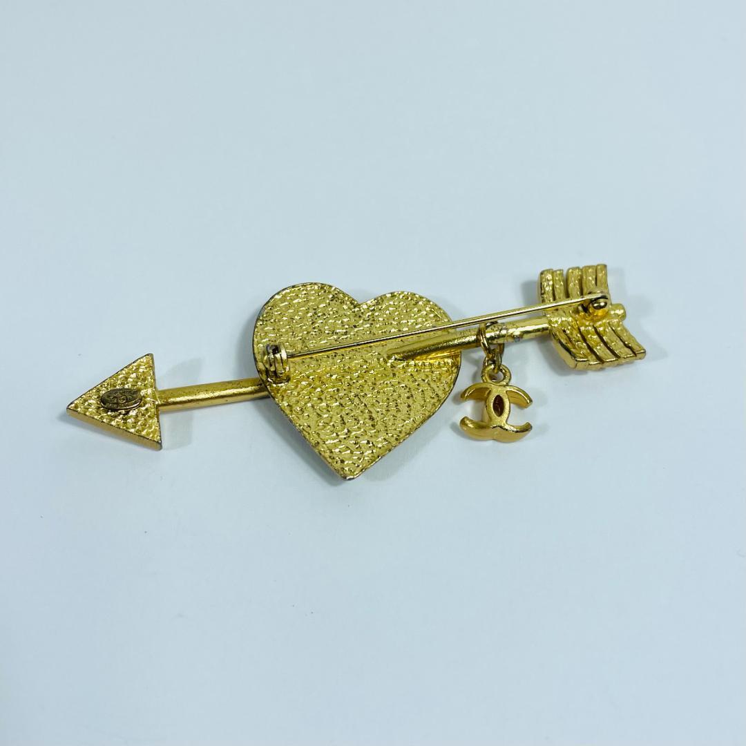 シャネル ブローチ ハートアロー メッキ MBZ322 - メルカリ