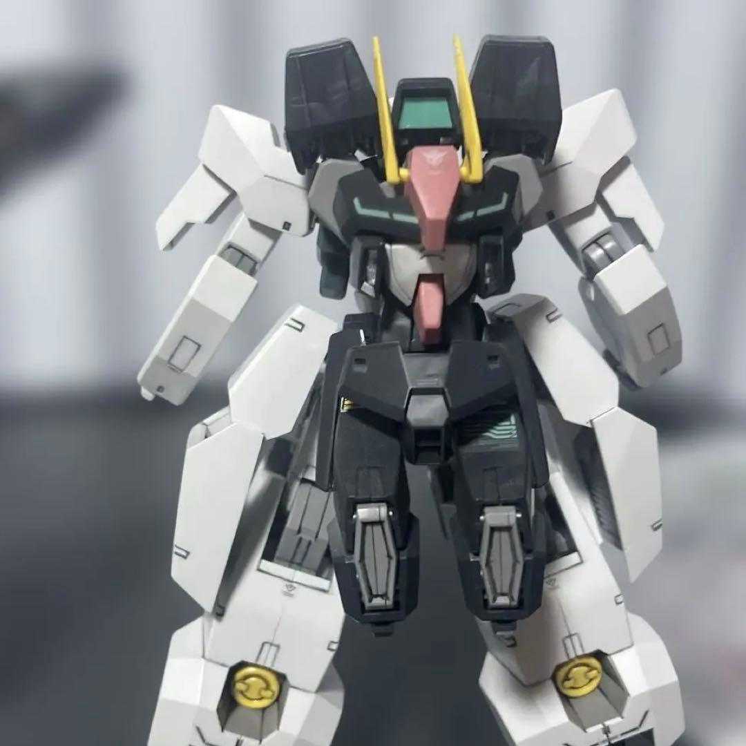 組み立てジャンク品(旧)1/100セラヴィーガンダムと HG1/144キュベレイ