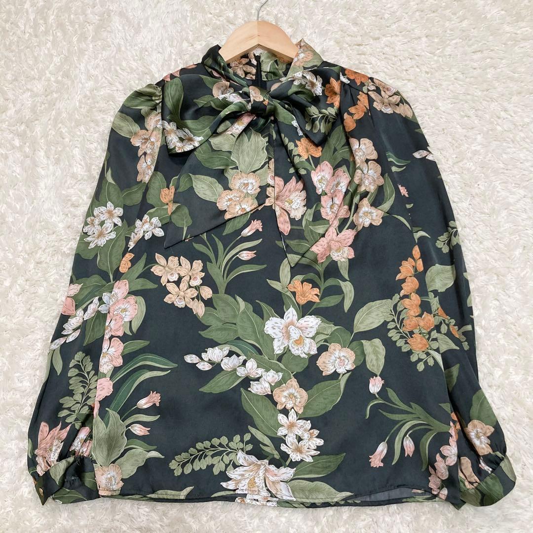 極美品✨ソブ 花柄プリントボウタイブラウス 2.7万 ボタニカル リボン 緑 極美品✨ソブ 花柄プリントボウタイブラウス 2.7万 ボタニカル リボン