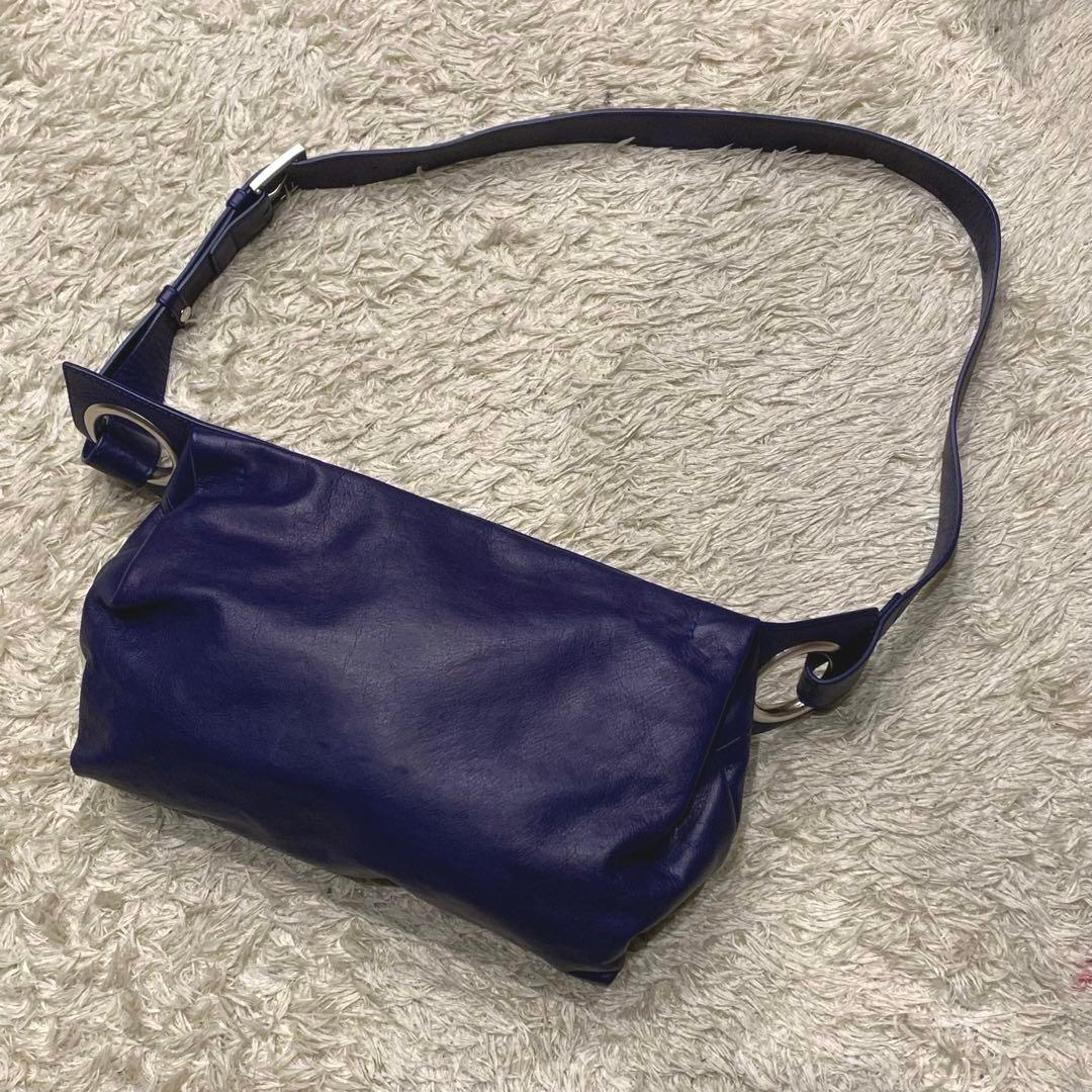 美品✨kawa-kawaカワカワ ハトメ ボディバッグ ショルダー レザー 紺色 hatome】ボディバッグMサイズ | ボディバッグ