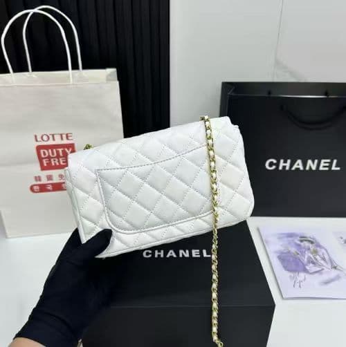 CHANEL MAKE UP ホワイトレザー ショルダーバッグ ノベルティ