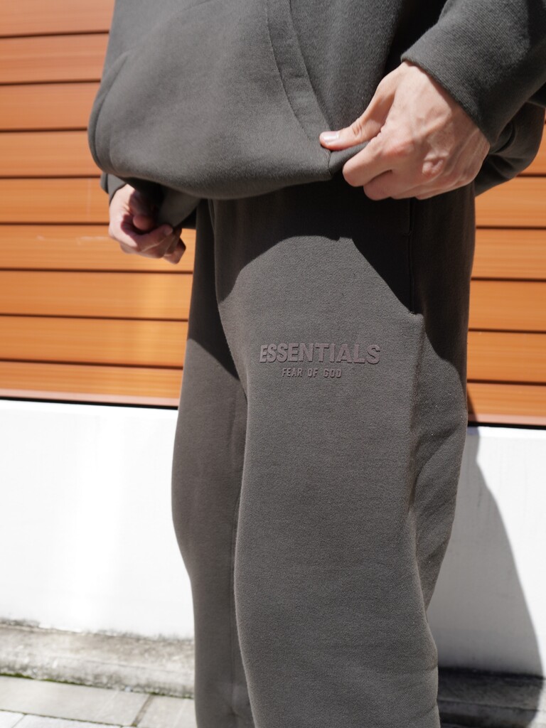 ESSENTIALS FEAR OF GOD】エッセンシャルズからスウェットセットアップ