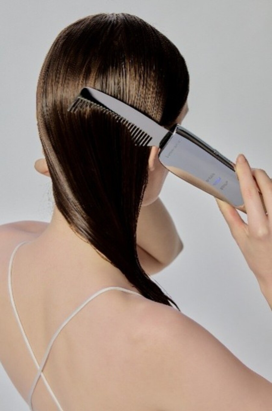 世界初！超音波と導入微電流の同時出力を可能にしたパーミエイツコーム