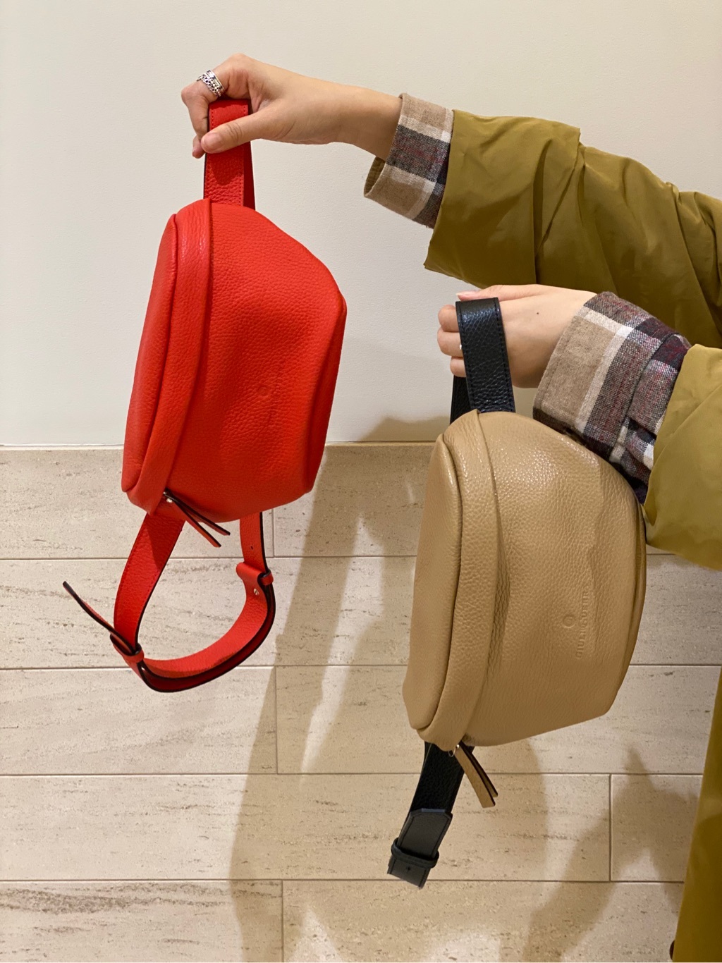 感度高めなレザーボディバッグ - ear PAPILLONNER(イアパピヨネ)たま