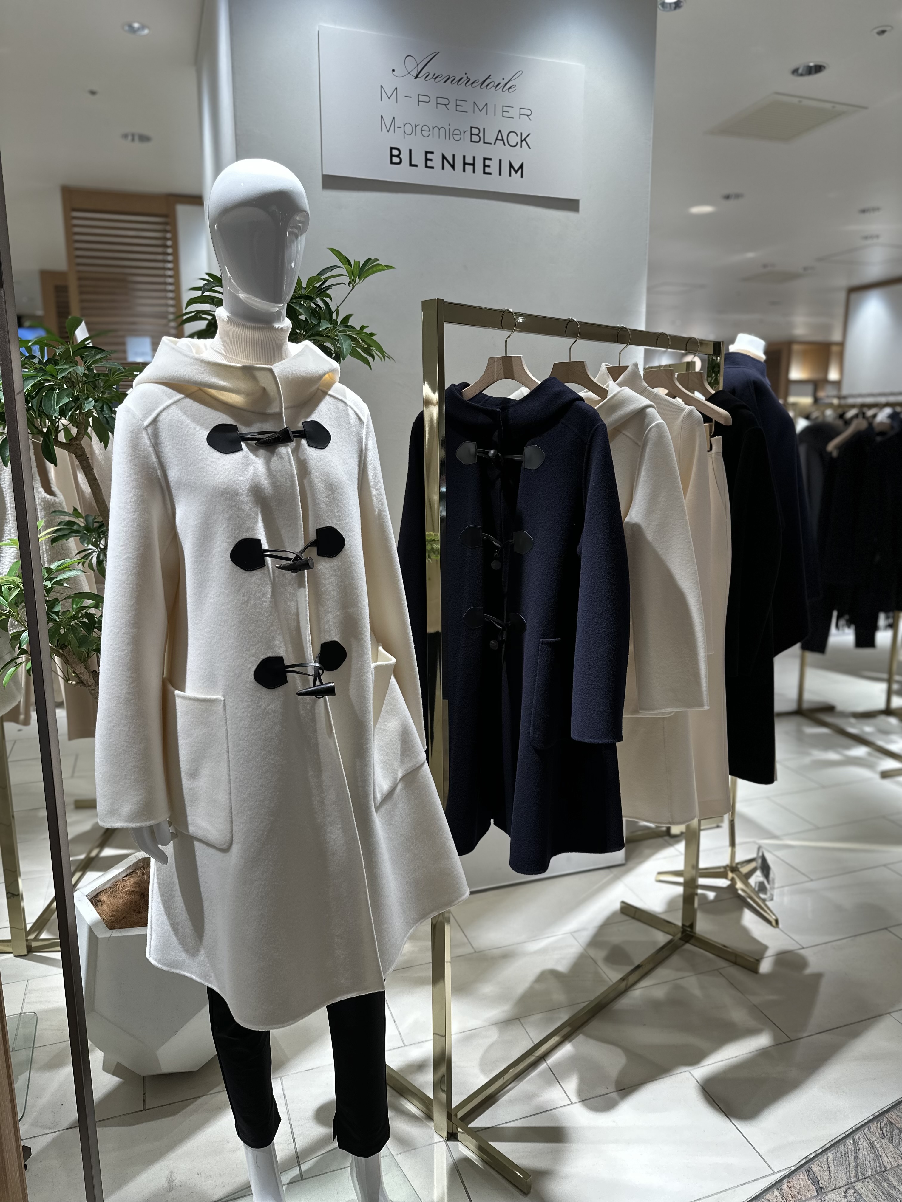 RECOMMEND ITEM / ファー付きケープコートが大人気です！＠伊勢丹新宿