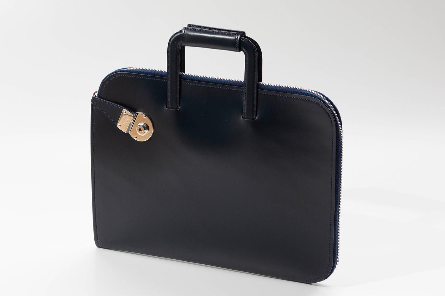 ガンゾのブライドルレザーで、鞄とともに歳を重ねる喜びを～今すぐ