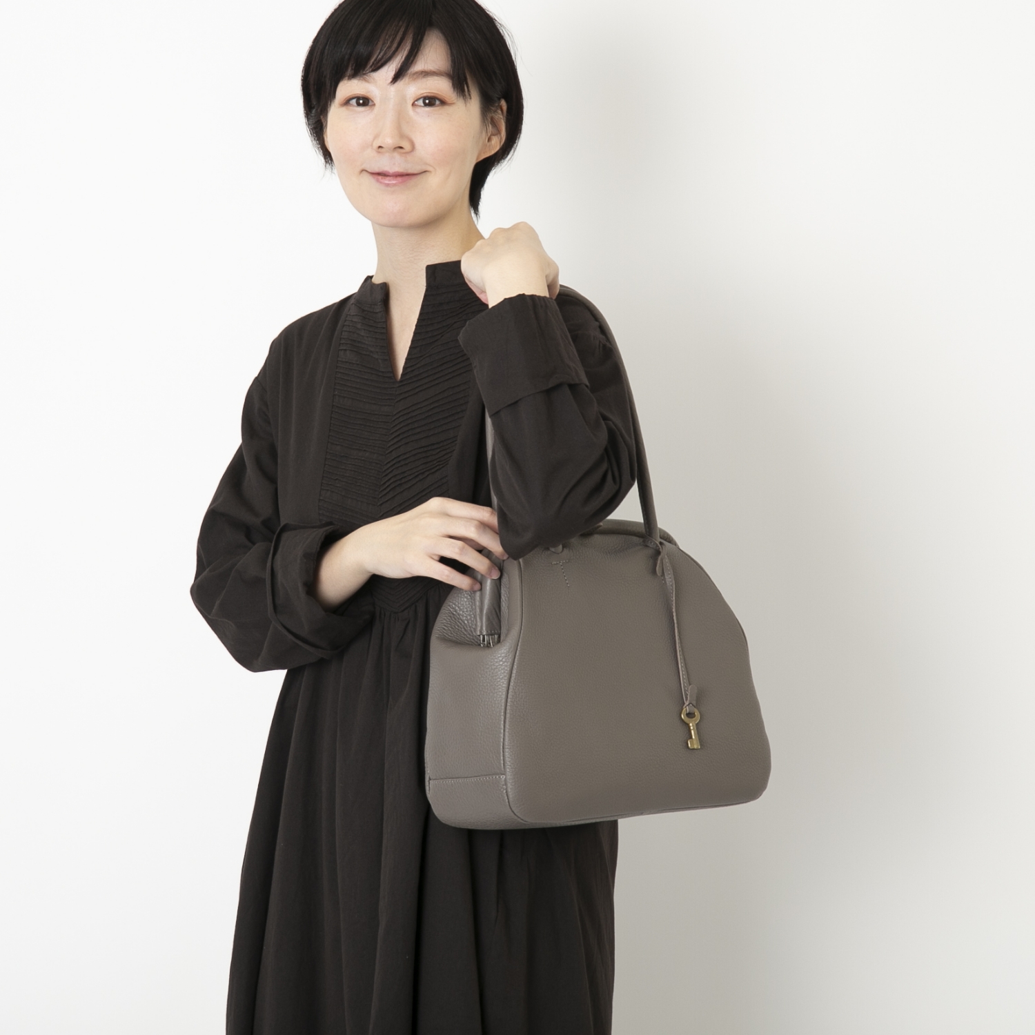 mononogu/リップボストン -口金がクラシックな、肩がけできるレザー