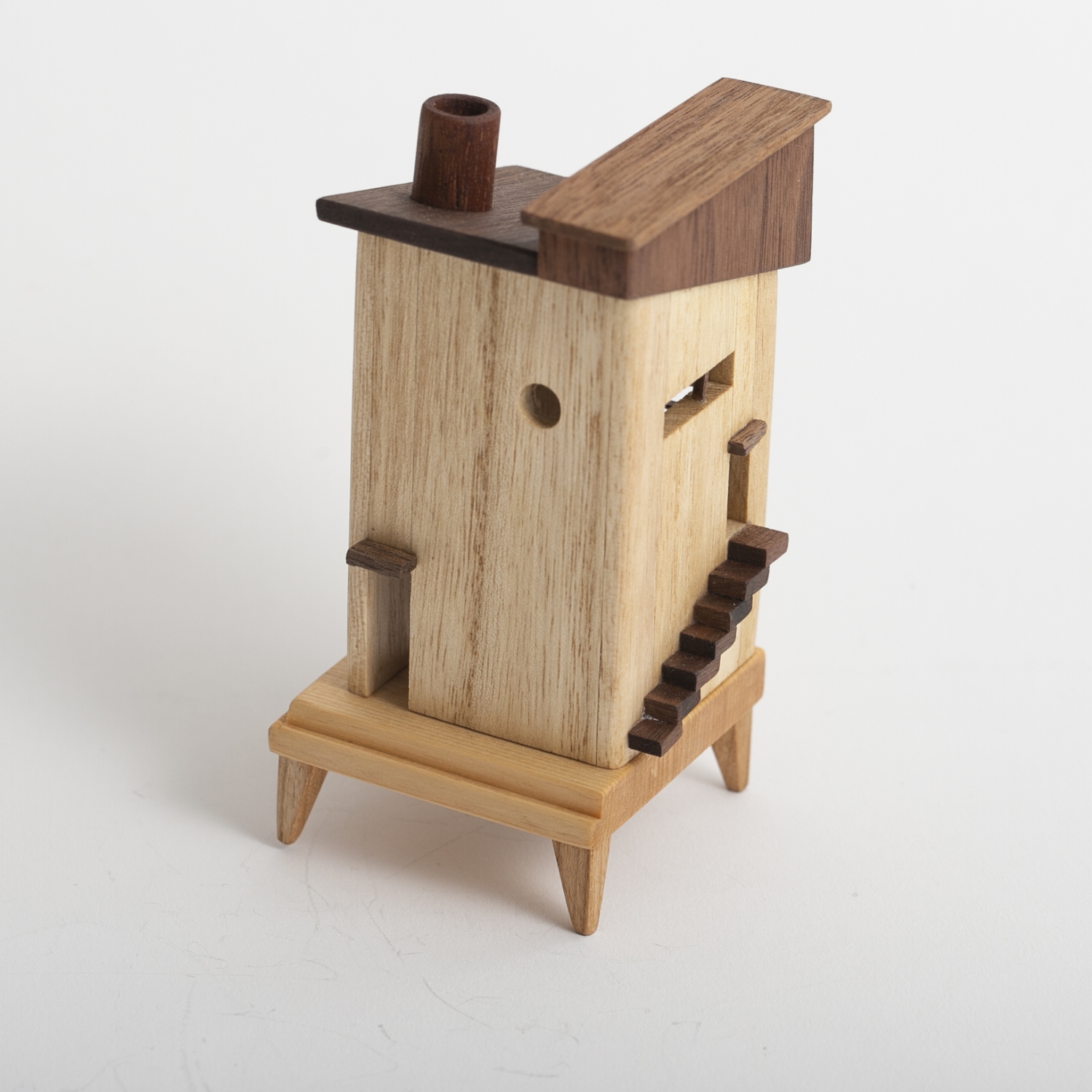 utatane/ロフトハウス -物語をイメージして制作した、幻想的な木製