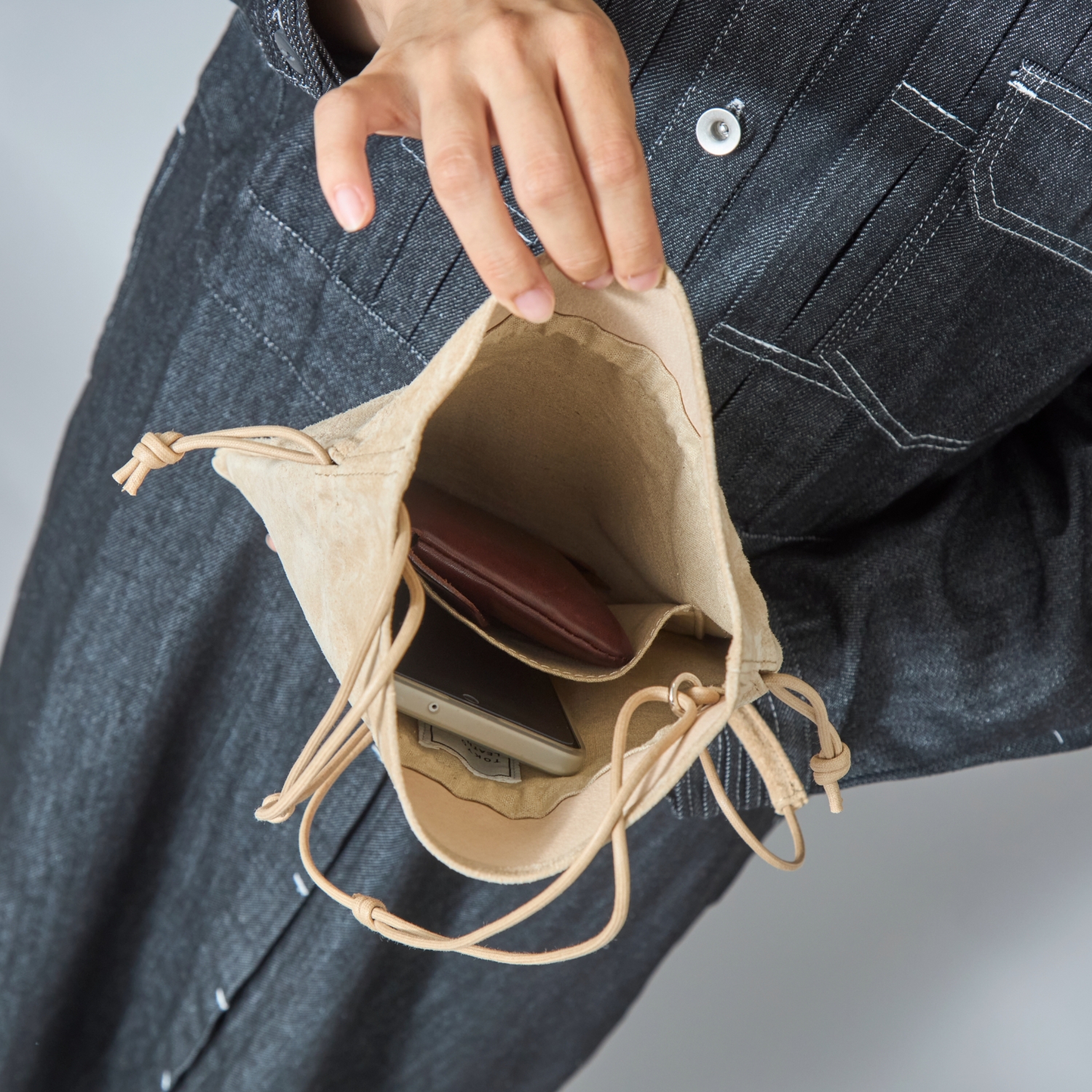 TOKYO LEATHER FACTORY/洗える革の巾着サコッシュ -キレイめの