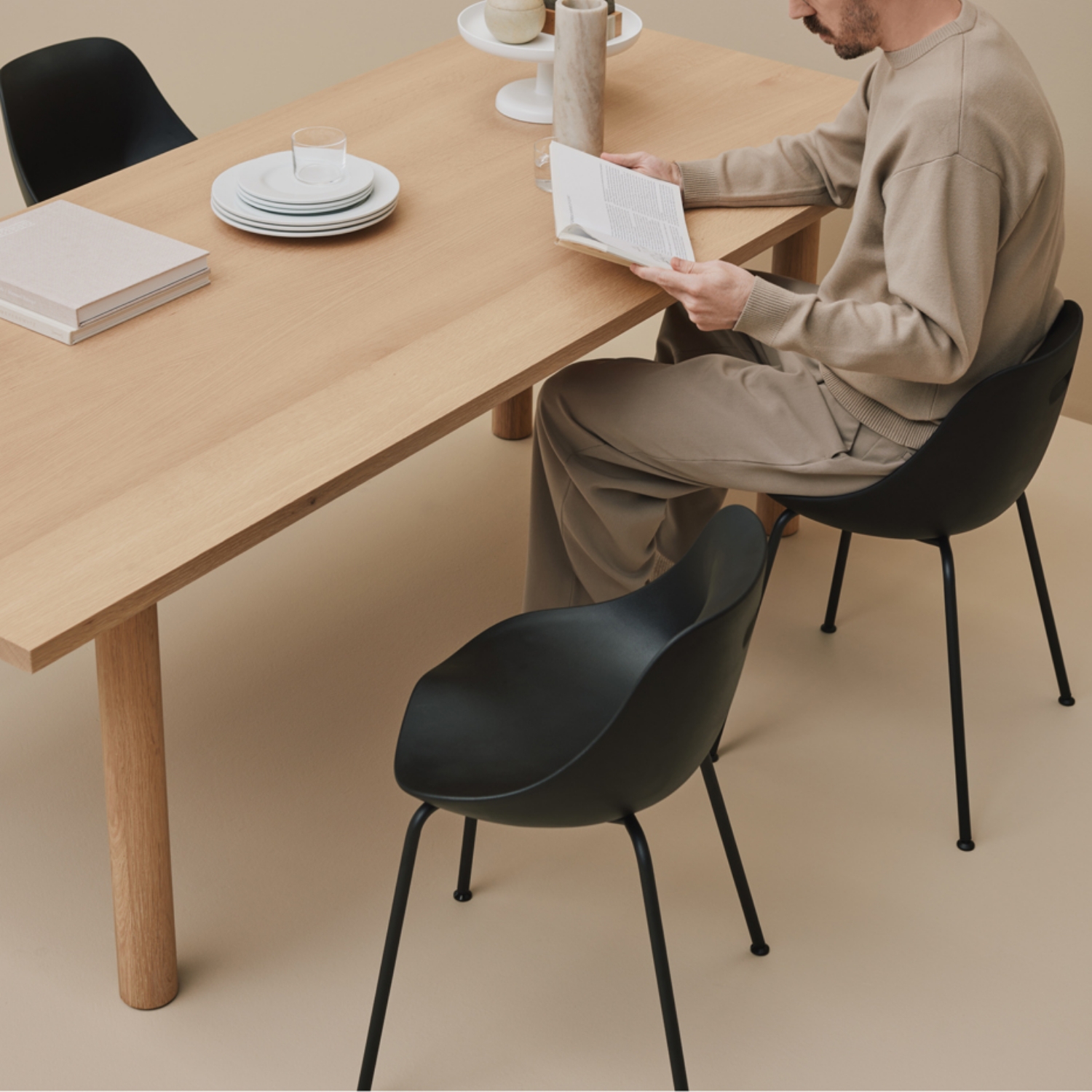 ＆MEDICAL/KURA CHAIR -馬の鞍をモチーフにした、体を優しく支えて