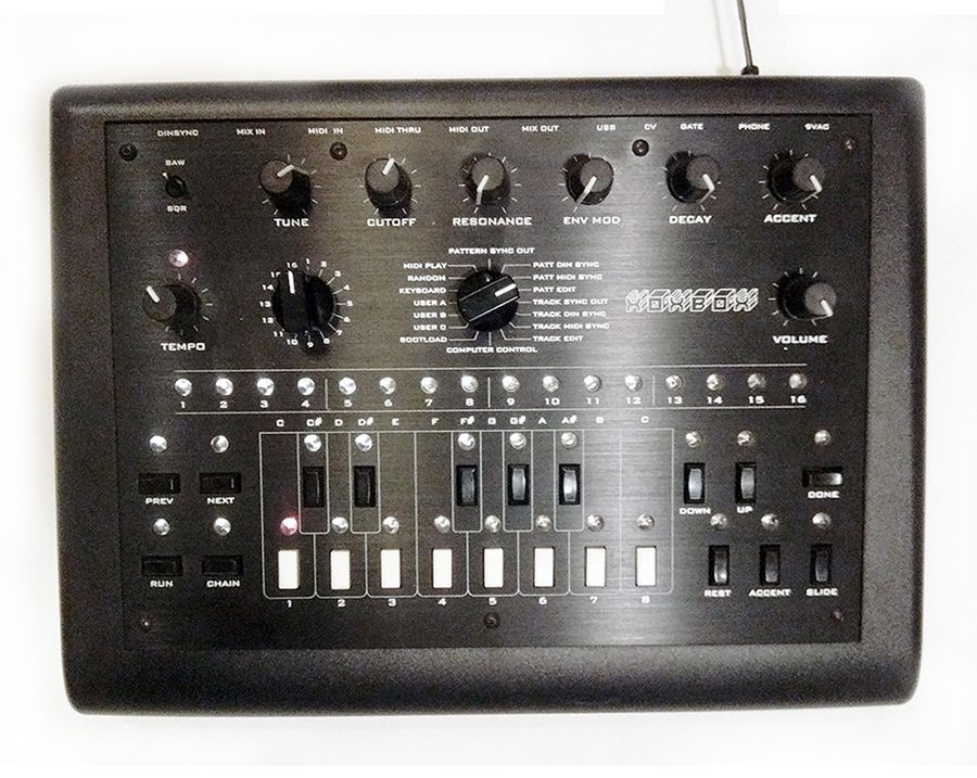 sǝuoſ ǝuıɥsunS » Roland TB-03 Unscientific Bassline Testing