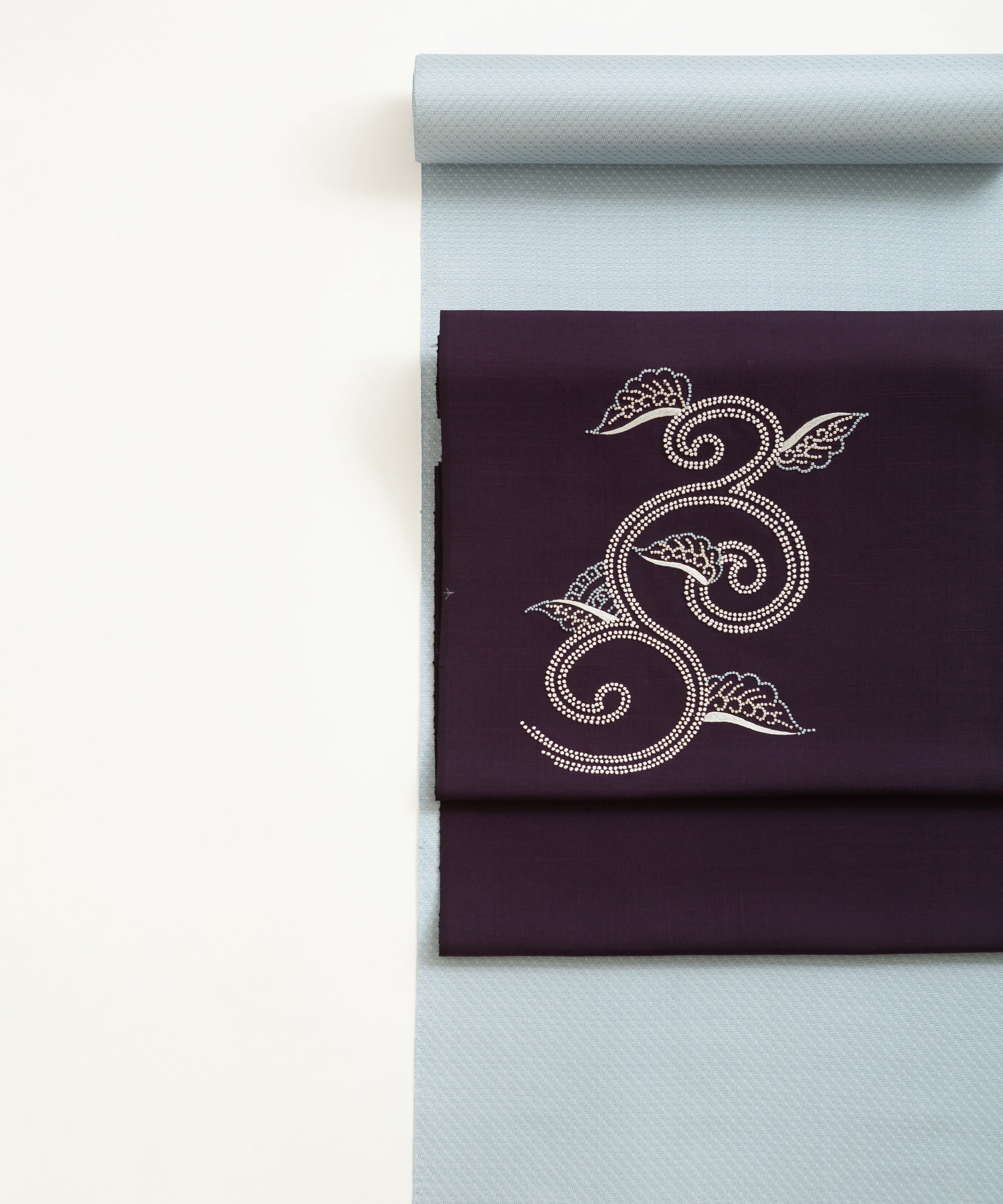 相良刺繍 九寸名古屋帯「つの唐草」 – きものすぎをECサイト