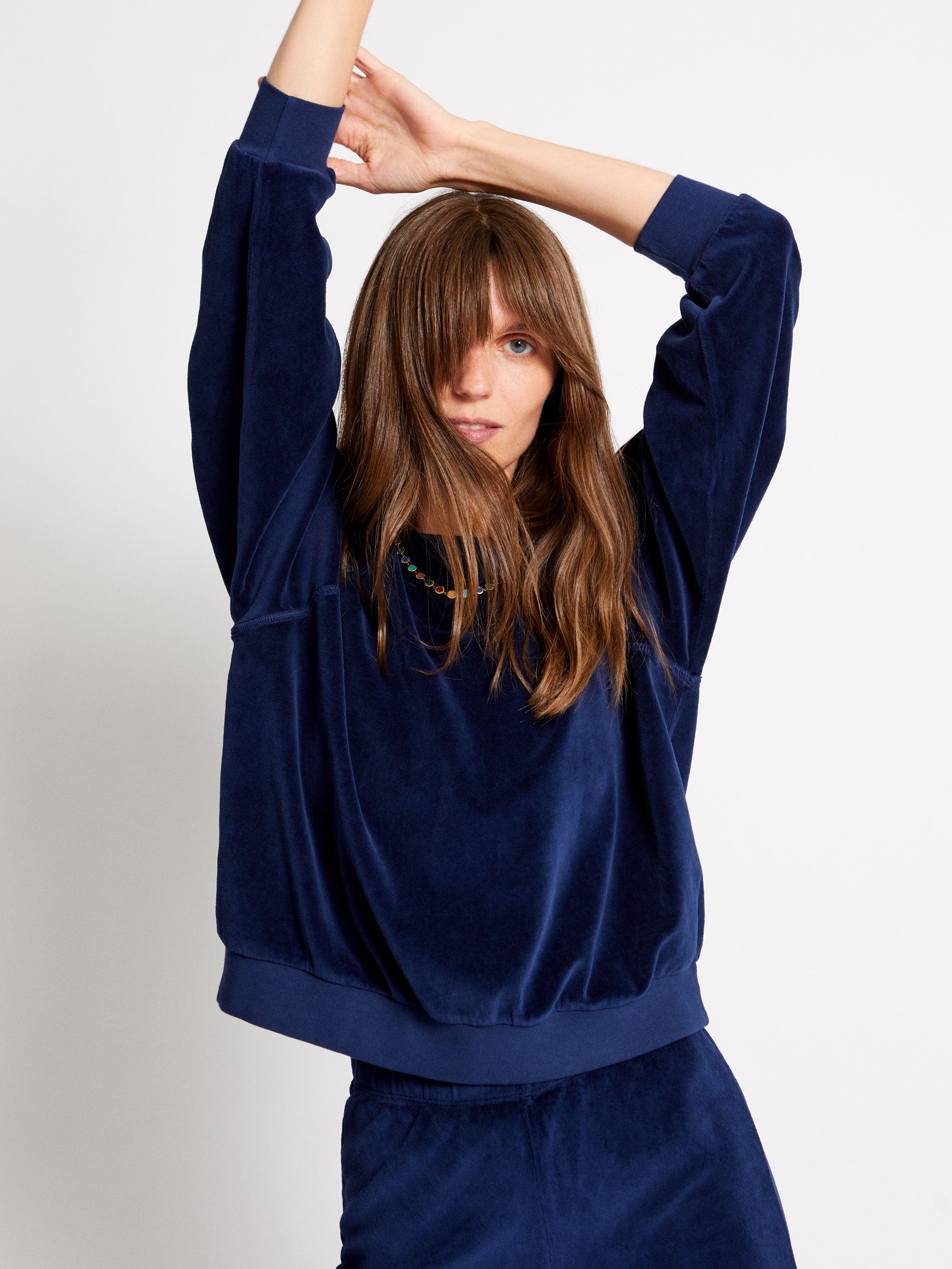 Samos Sweatshirt in Velour – Suzie Kondi