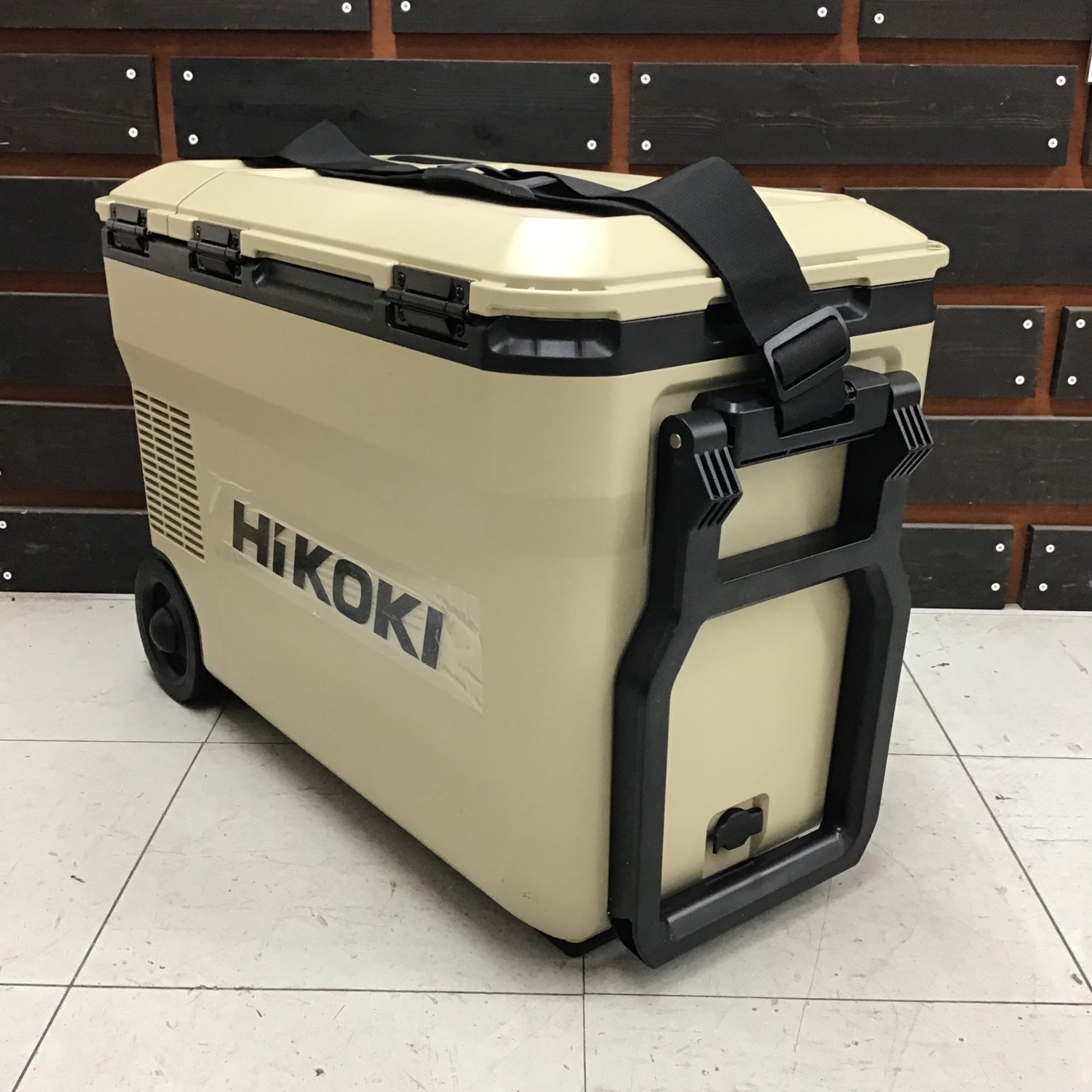 中古品】 ハイコーキ/HIKOKI ※旧:日立工機 コードレス冷温庫 UL18DBA