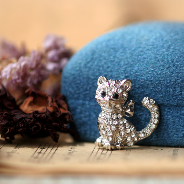 英国 ヴィンテージ 猫ラインストーンブローチ イギリス アクセサリー