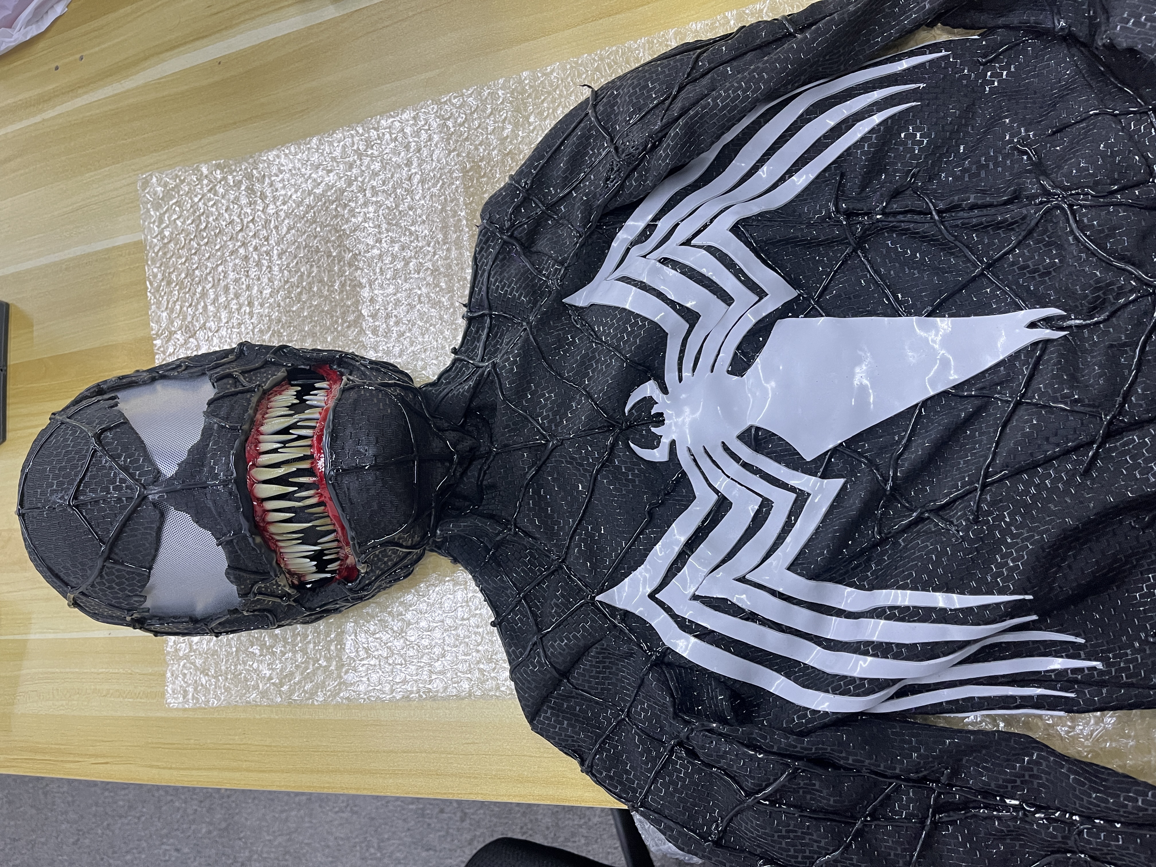 ヴェノム スパイダーマン スーツ マスク付き 可動式顎 1:1 3Dカラー