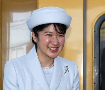 2ページ目)愛子さまが明治神宮に参拝 ご愛用の「11粒の真珠のブローチ