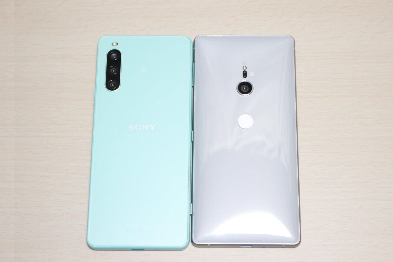 実機比較】｢Xperia 10 IV｣と｢Xperia XZ2｣の本体サイズ＆処理性能【4年