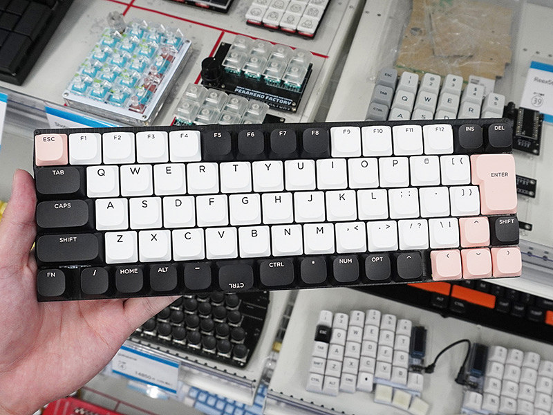 Gateronロープロスイッチ採用の薄型キーボード自作キット「Teihai70H