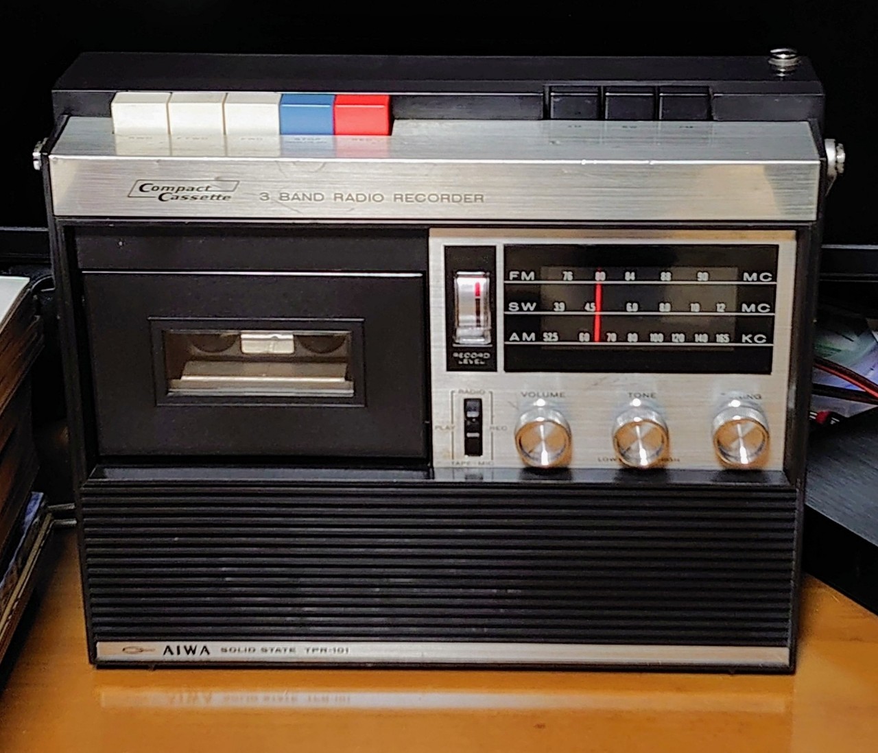 アイワ初代ラジカセ、TPR-101。 | アイワ博物館