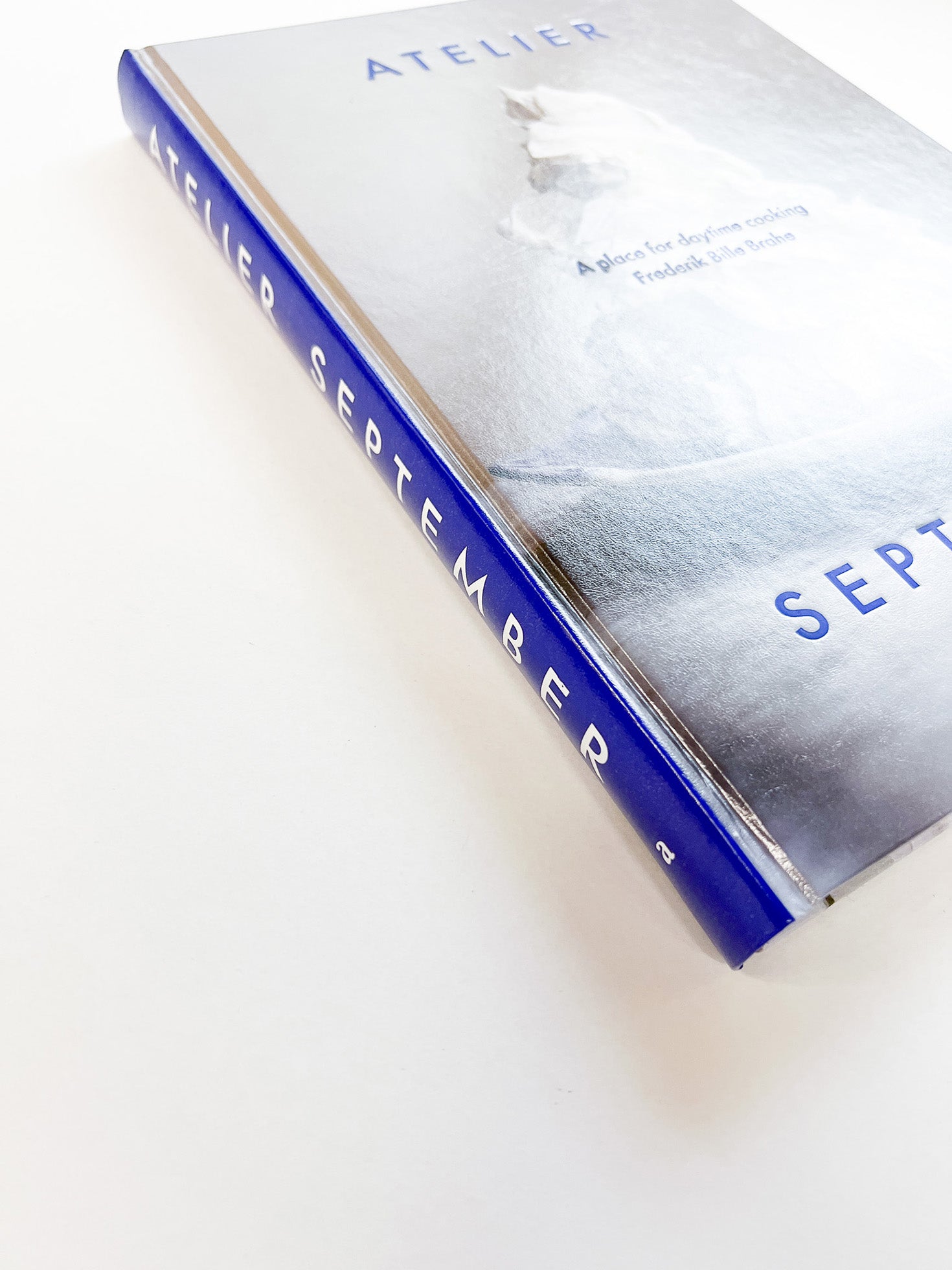 A PLACE FOR DAYTIME COOKING / Atelier September - 本 屋 青 旗 Ao