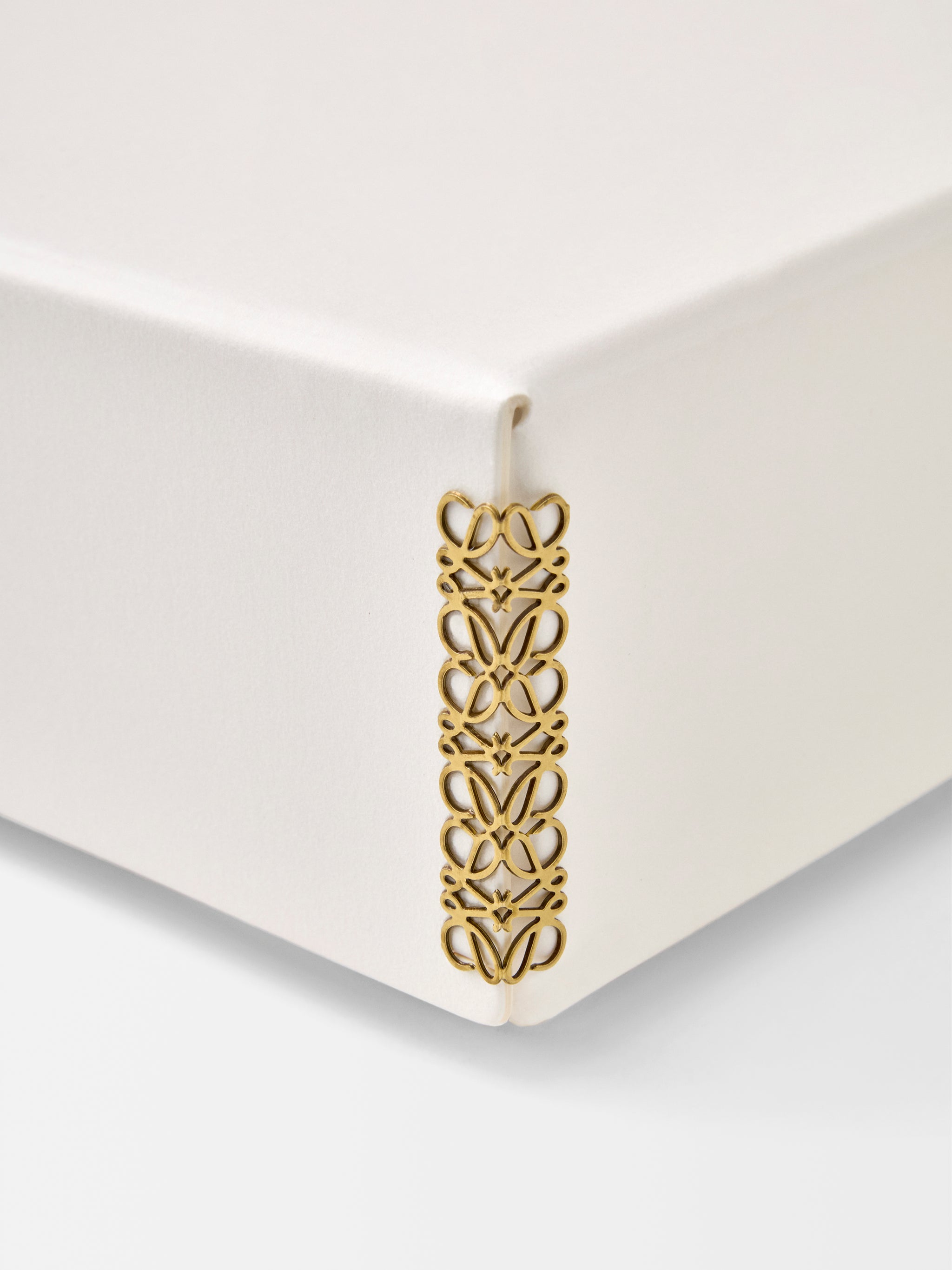 CRAFTED WORLD: JONATHAN ANDERSON'S LOEWE』 – 青山ブックセンター本店