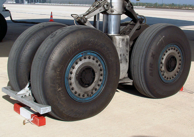 航空豆知識「航空機のタイヤの溝」 | アルファーアビエィション