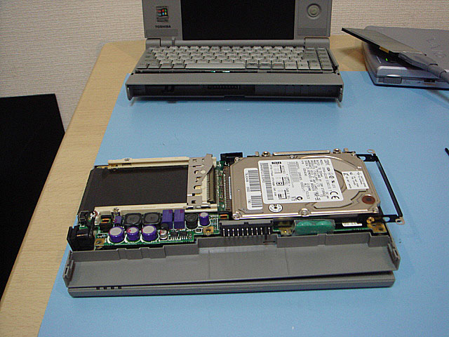 Libretto 20 (TOSHIBA) 1996年 178,000円 | 古いハードに囲まれて