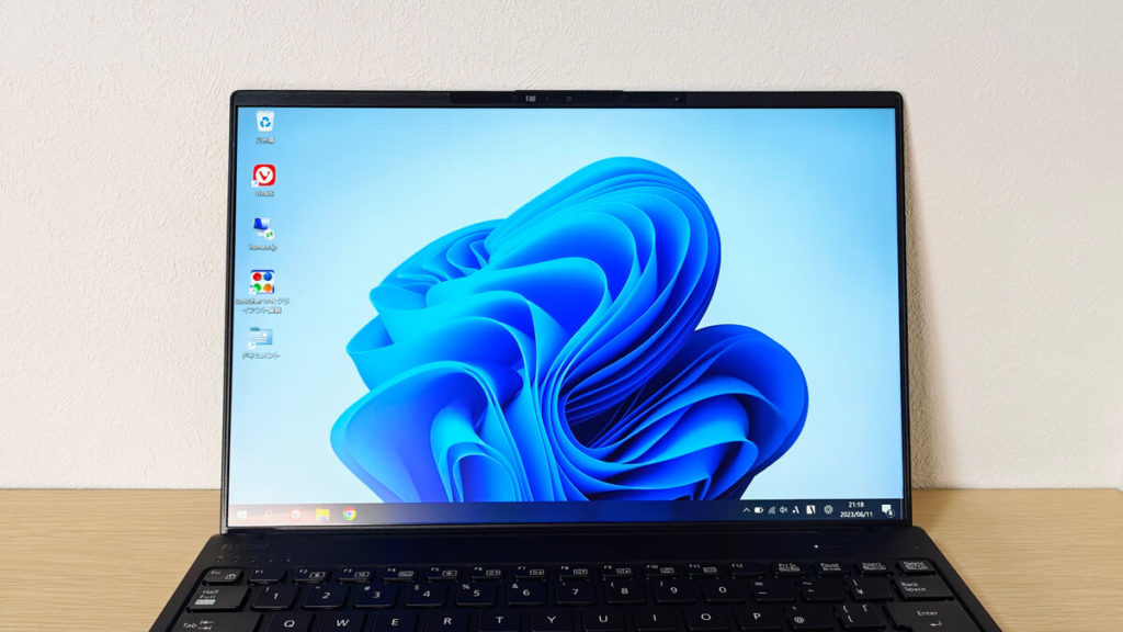 14インチで重さ696g！富士通の超軽量ノートPC LIFEBOOK WU-X/H1