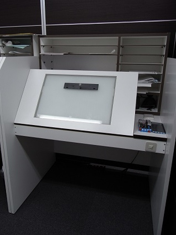 進化し続ける動画机」を支えるメーカー魂-三起社 数井浩子のアニメ社会