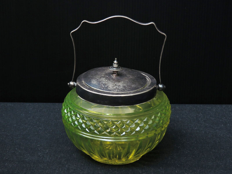 アンテイーク ウランガラス製の四角小物入れ ヴァセリン ガラス