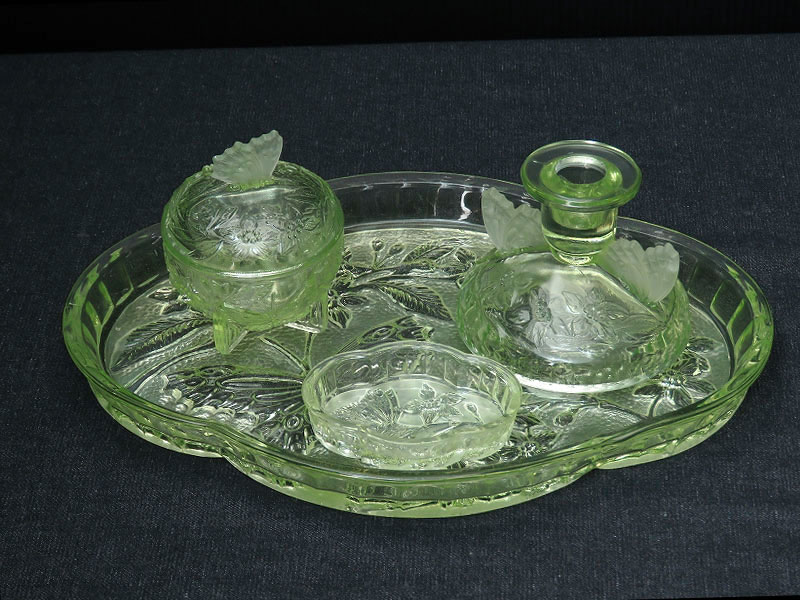 アンティーク家具通販のウランガラス（ヴァセリンガラス） | alver